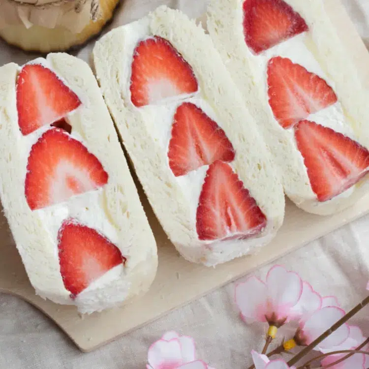 recette sando ou sandwich aux fraises fraîches et crème chantilly