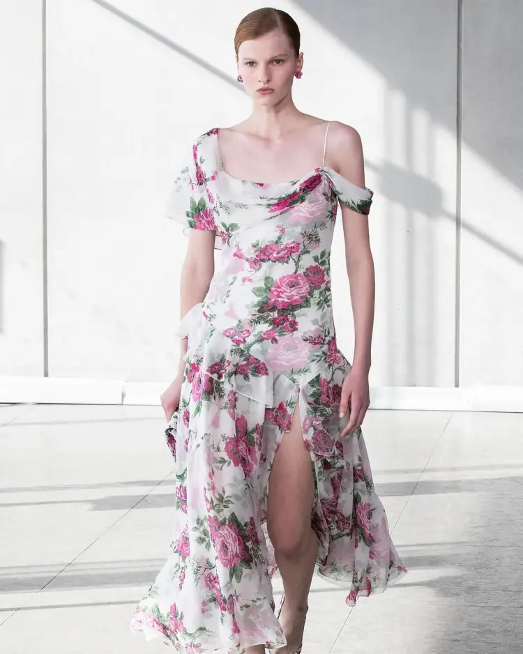 robe florale très féminine et tendance pour l'été 2024 3oudotcom instagram