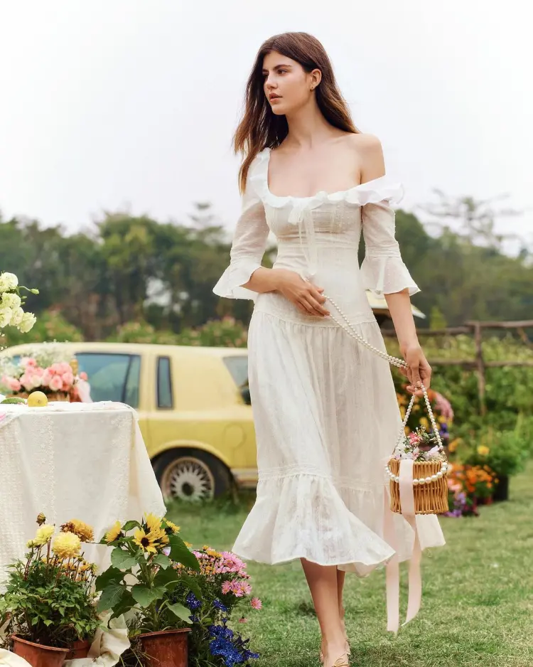 robe romantique et sac avec des perles laitcollection instagram