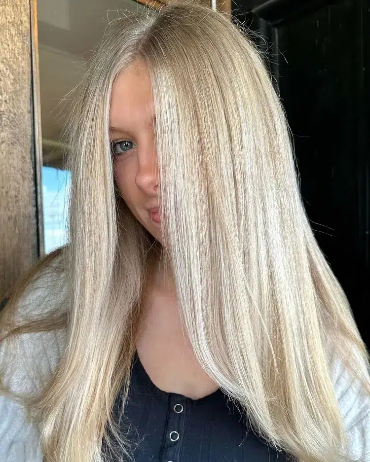 scandinavian blonde balayage sur cheveux blonds