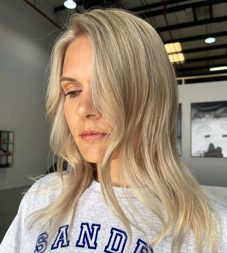 tendance été 2024 blond scandinave blayage et highlights