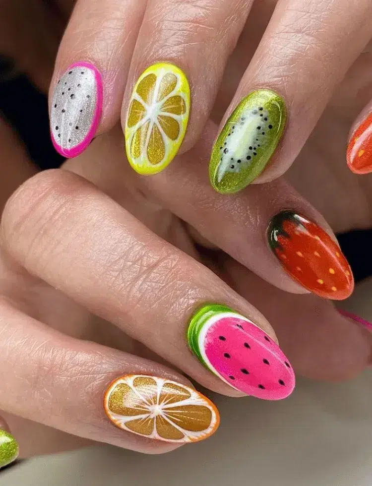 tendance nail art tutti frutti pour une manucure multifruits originale