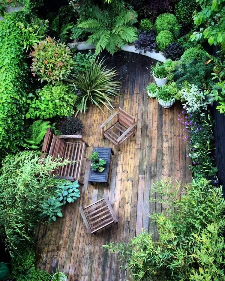 transformer une terrasse en bois urbaine en jardin