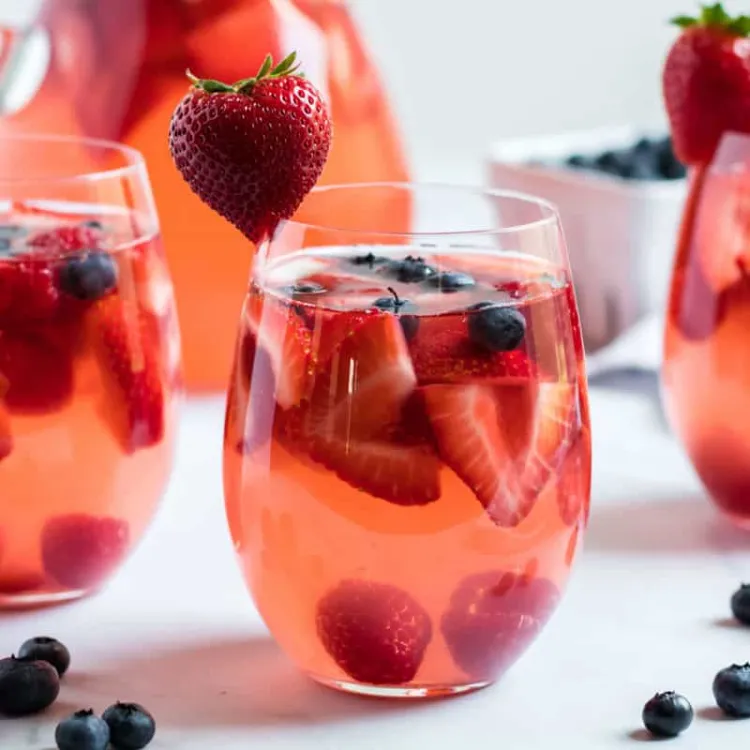 recette de sangria blanche avec des baies