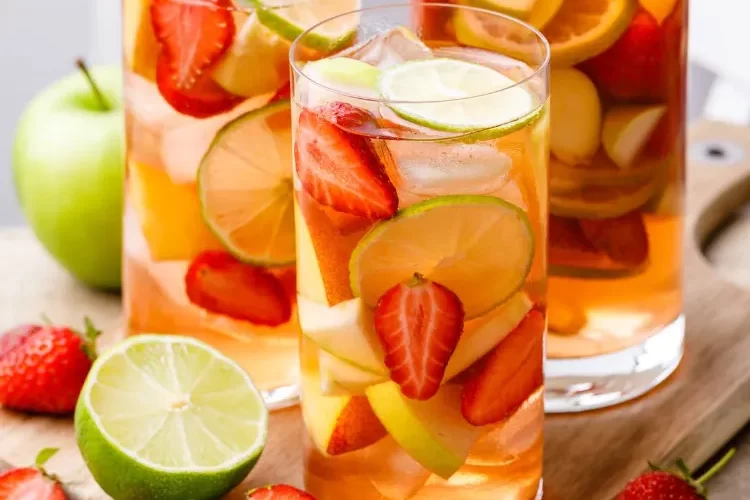 recette de sangria blanche avec des fruits d'été