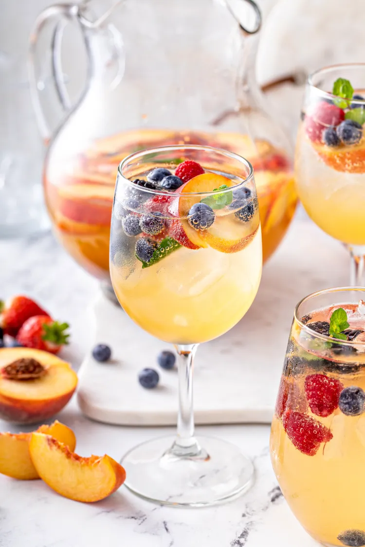 recette de sangria blanche avec des pêches