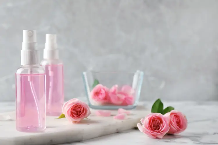 comment utiliser les pétales de roses pour faire de l'eau de rose 