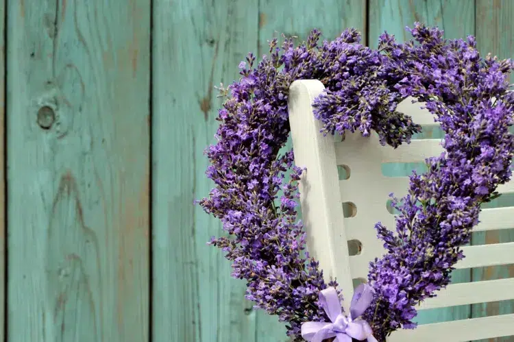 couronne de lavande en forme de coeur