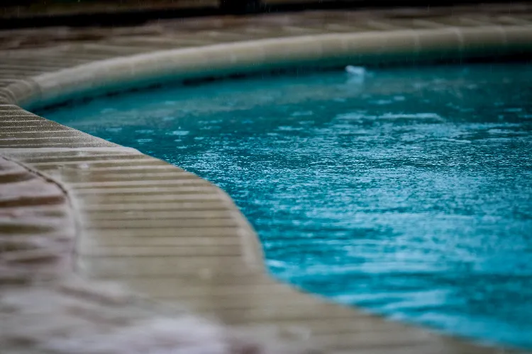 remplir la piscine avec de l'eau de pluie