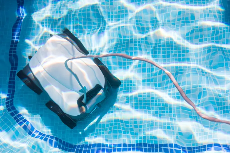 techniques innovatrices pour nettoyer l'eau de piscine