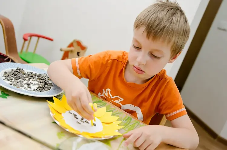 tournesol bricolage avec enfant à la maison