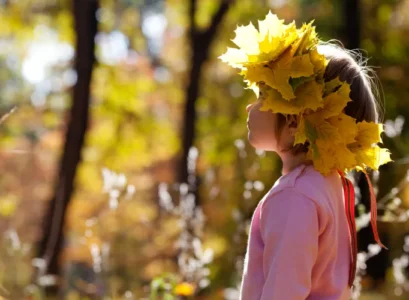 activités d’automne à faire avec les enfants de la maternelle couronne de tête avec des feuilles de châtaignier