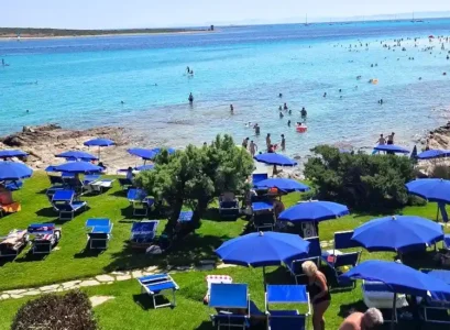 plage la pelosa avec la mer turquoise