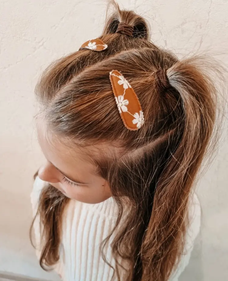 coiffure petite fille avec deux demi queues 