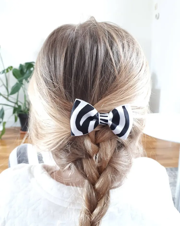 coiffure pour la rentrée petite fille avec tresse 