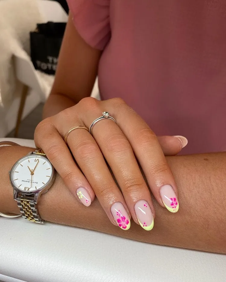 déco ongles tropicale avec des fleurs