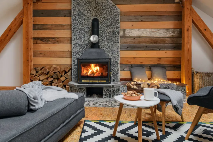 le revêtement mural en bois est une excellente idée de déco cosy