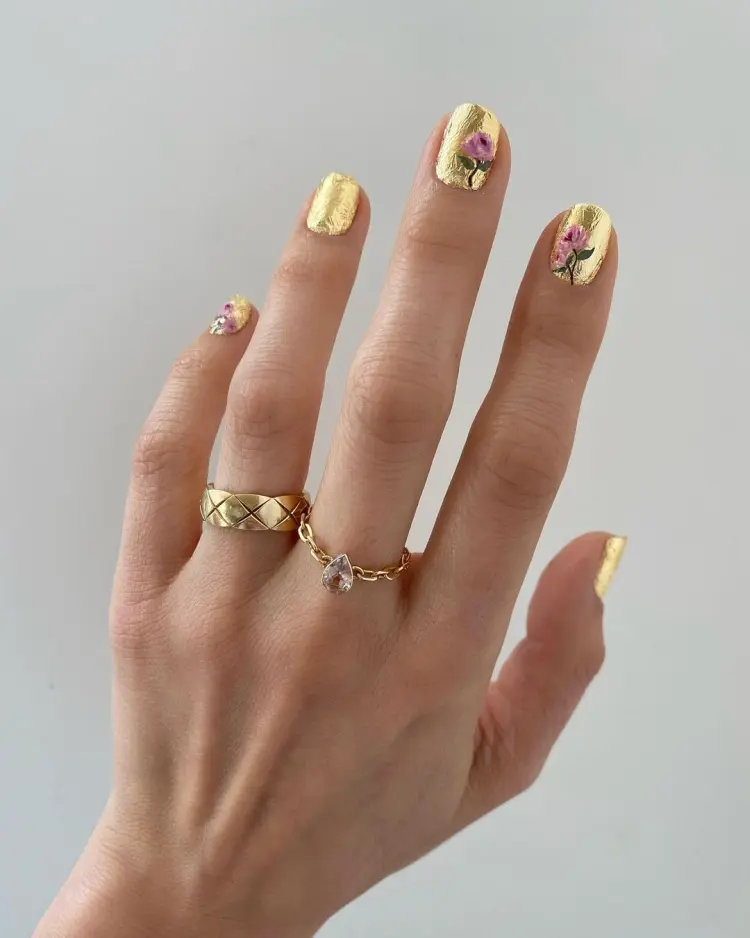 nail art floral pour la rentrée 2024 idées 