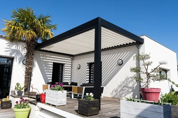 optimiser l&#039;espace sous une pergola