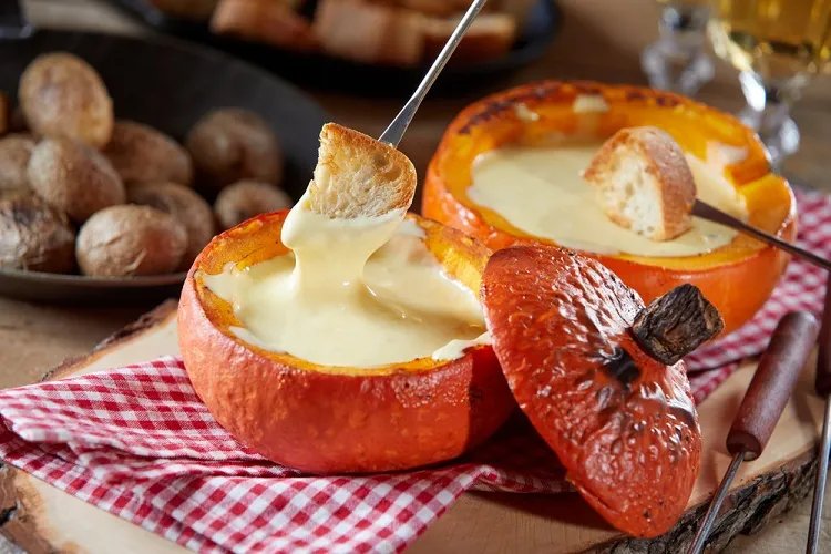 préparer une fondue dans une courge