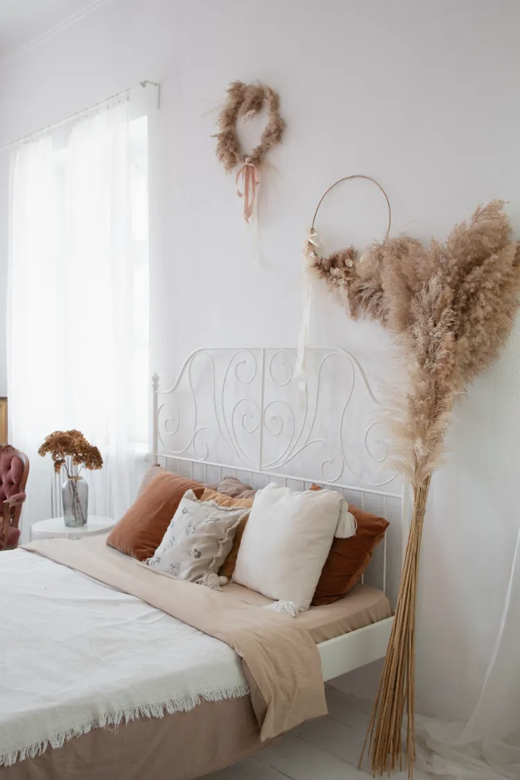 déco de chambre bohème avec une couronne de pampa à faire soi même