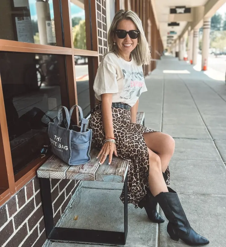 idée de tenue femme automne 50 ans avec bottes de cowboy