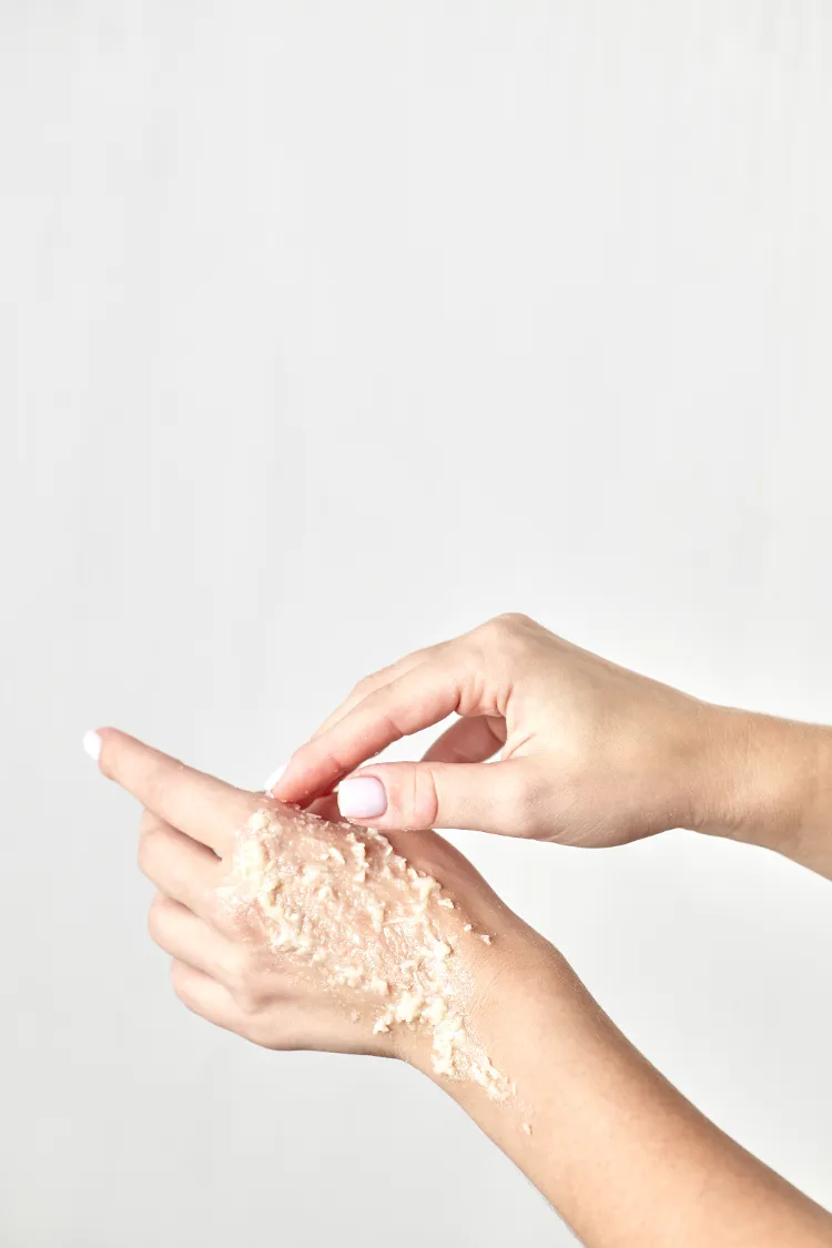 l'exfoliation des mains est bénéfique pour la peau et les ongles