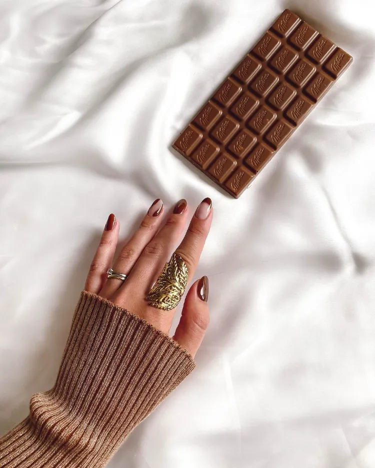 oser la manucure marron chocolat et le nail art original pour l'automne 2024