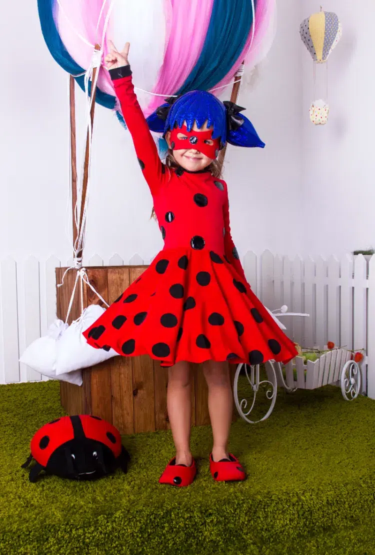 déguisement ladybug fait maison pour une fille qui aime la série miraculous