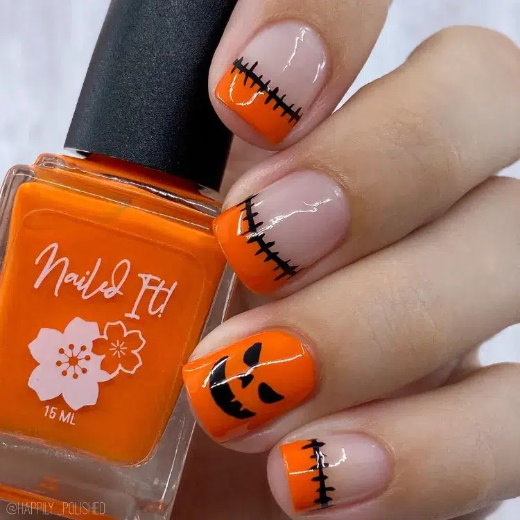 jack o'lantern nail art simple en orange vif