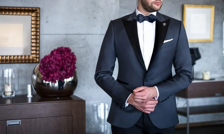 smoking, costume de mariage élégant pour le jeune marié