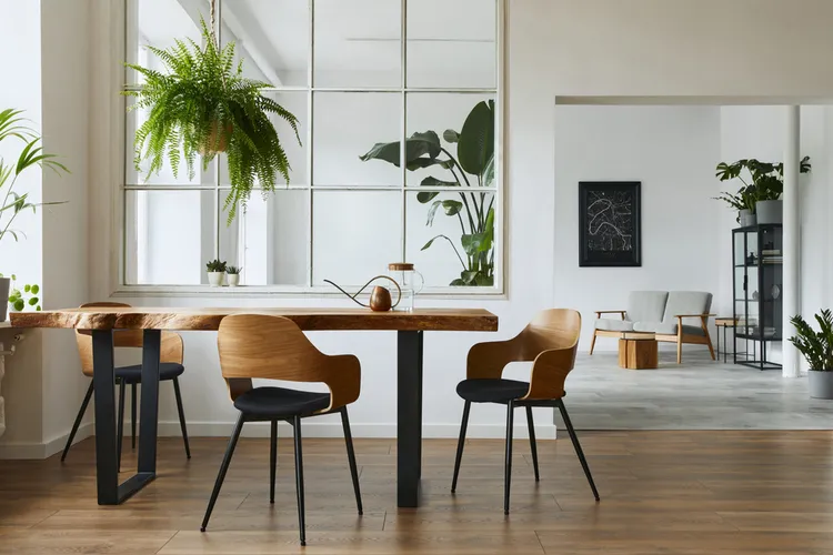 table à manger et chaises en bois