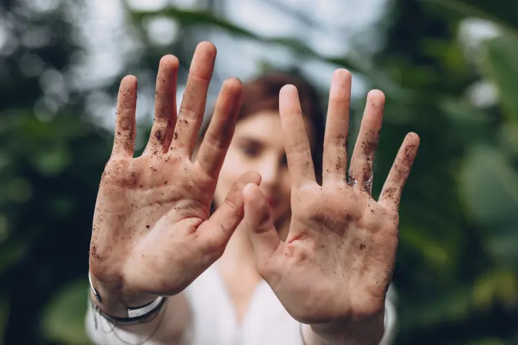 comment nettoyer ses mains après le jardinage naturellement 