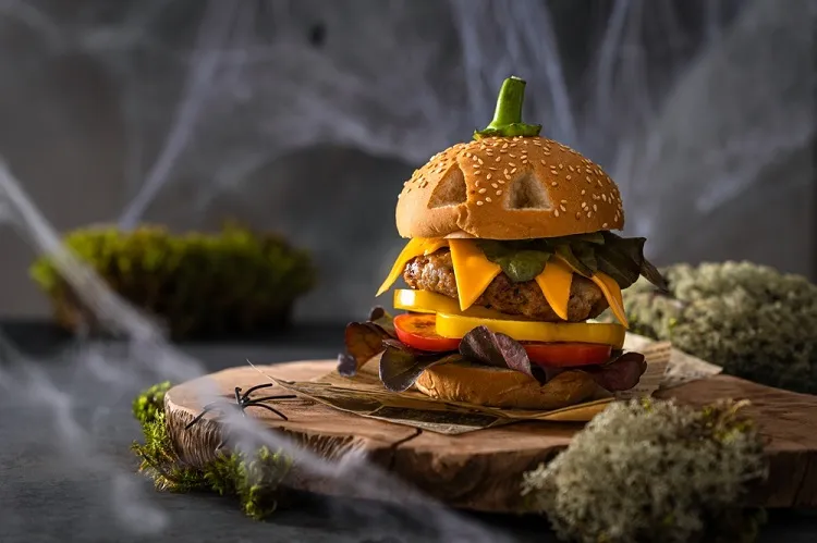 comment préparer un halloween burger original et comment le servir pour faire impression