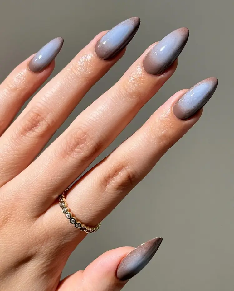 idée de déco ongles aura en couleurs sombres 2024 