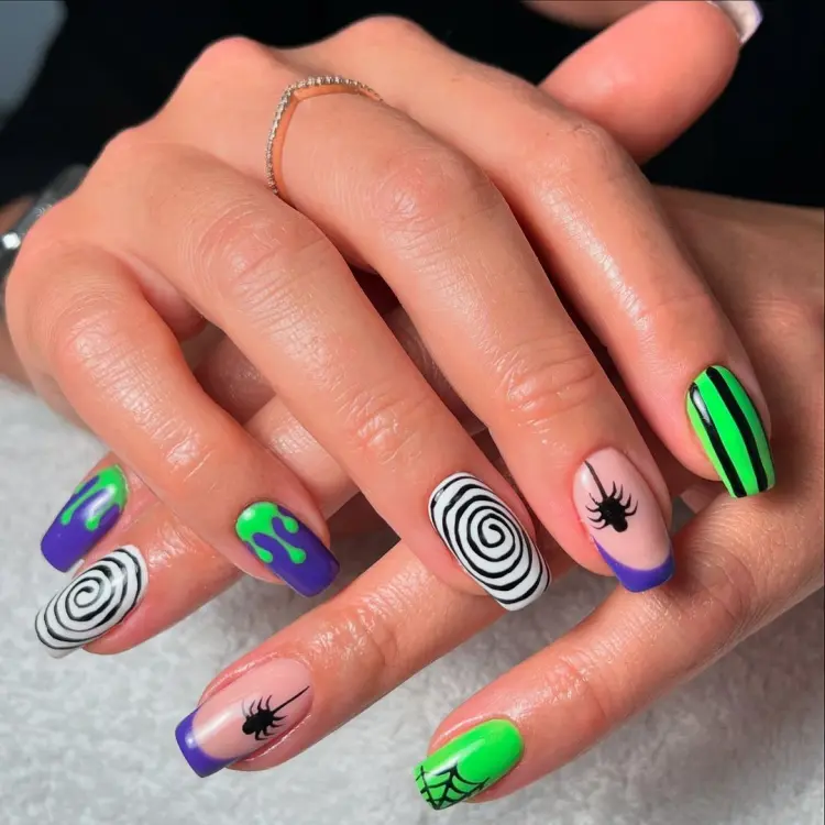 nail art beetlejuice pour halloween 2024 