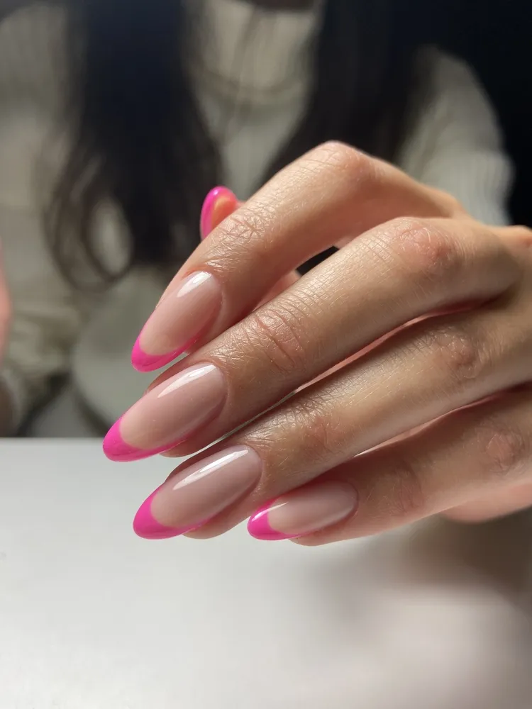 Ongles amande en rose