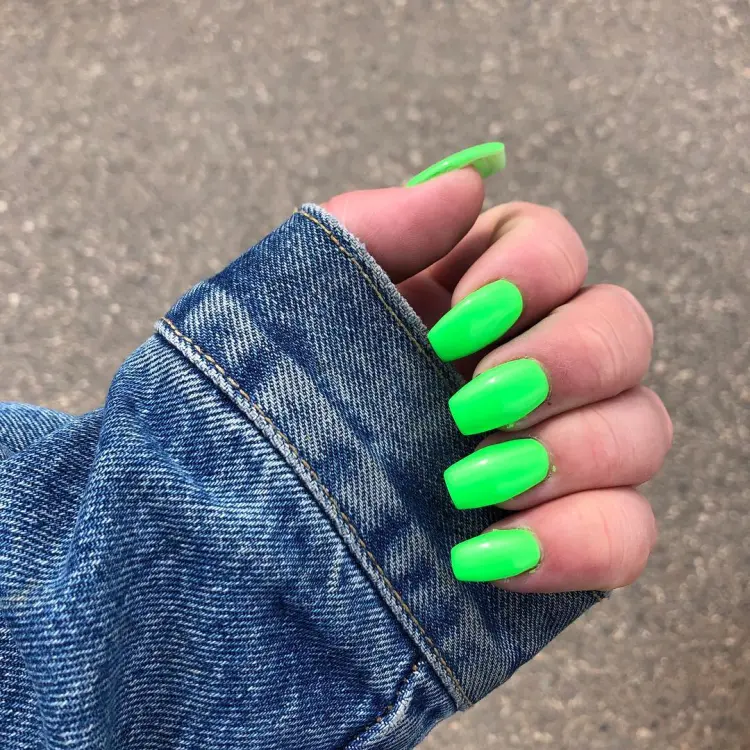 quel vernis à ongles vert pour être tendance automne 2024 