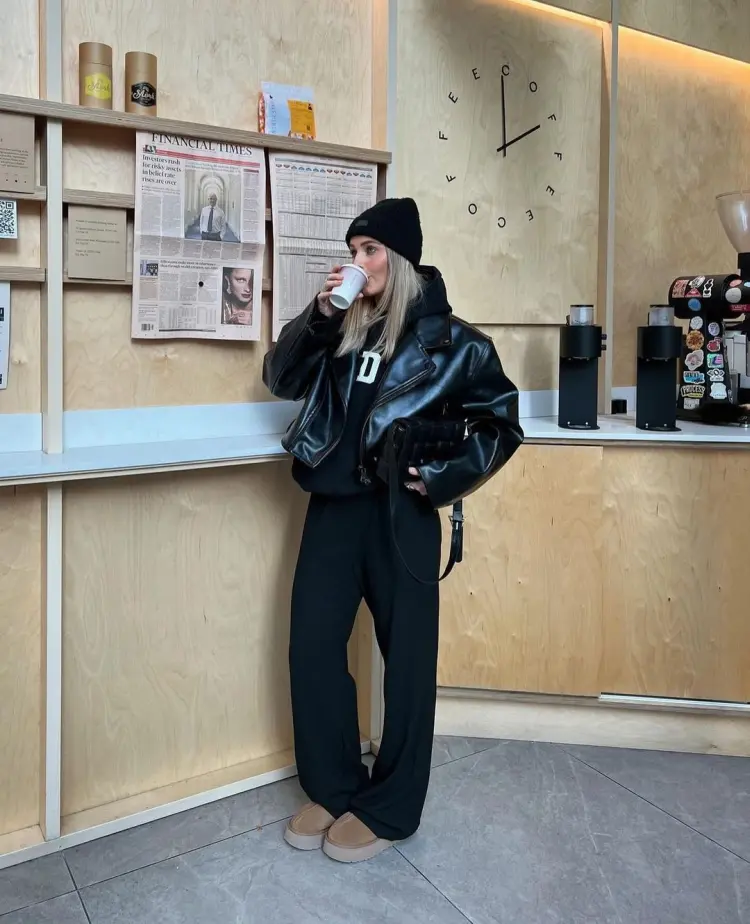 tenue femme tendance avec bottines et veste en cuir