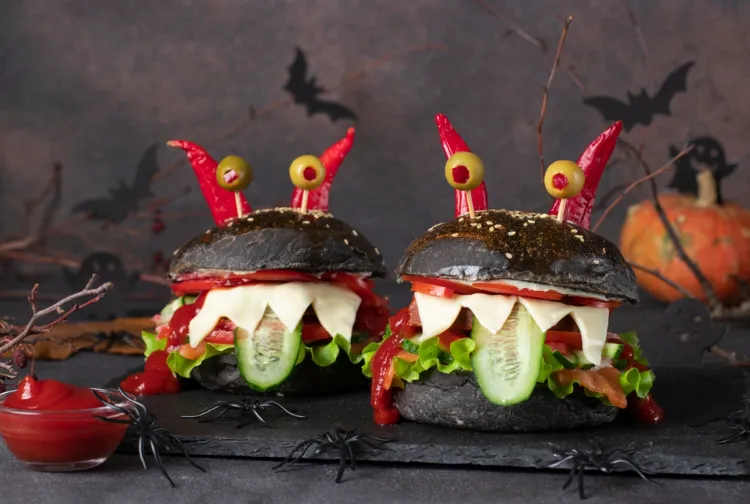 une idée créative de halloween burgers en tant que monstres