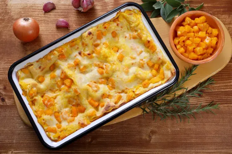 une recette de lasagne aux saveurs de l'automne à la courge butternut et aux champignons