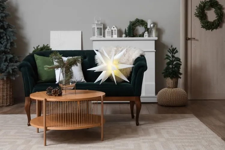 décoration de noël scandinave avec des branches de pin naturels