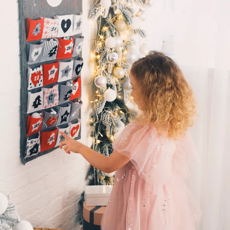 calendrier de l'avent fait maison avec des tissus de récup