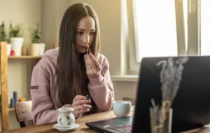 huiles essentielles énergisantes pour booster son énergie shutterstock