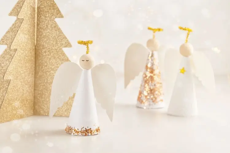 idée de décoration de noël en blanc et or 2024 