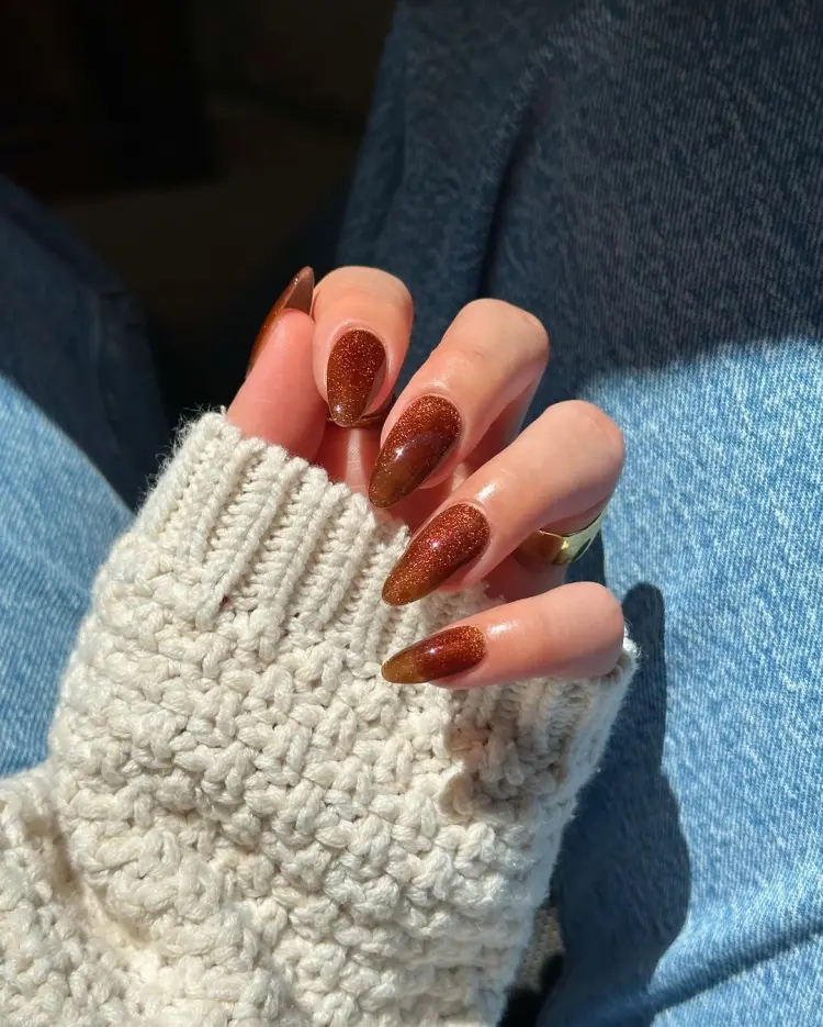 ongles cat eye ambre design tendance 