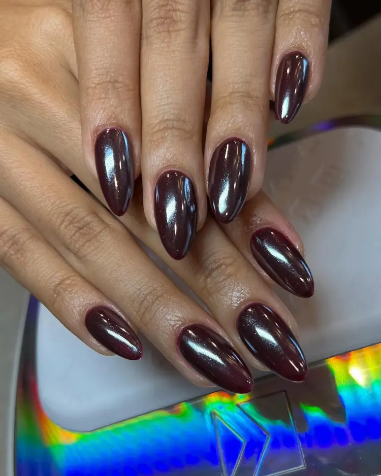 ongles rouge chrome tendance 