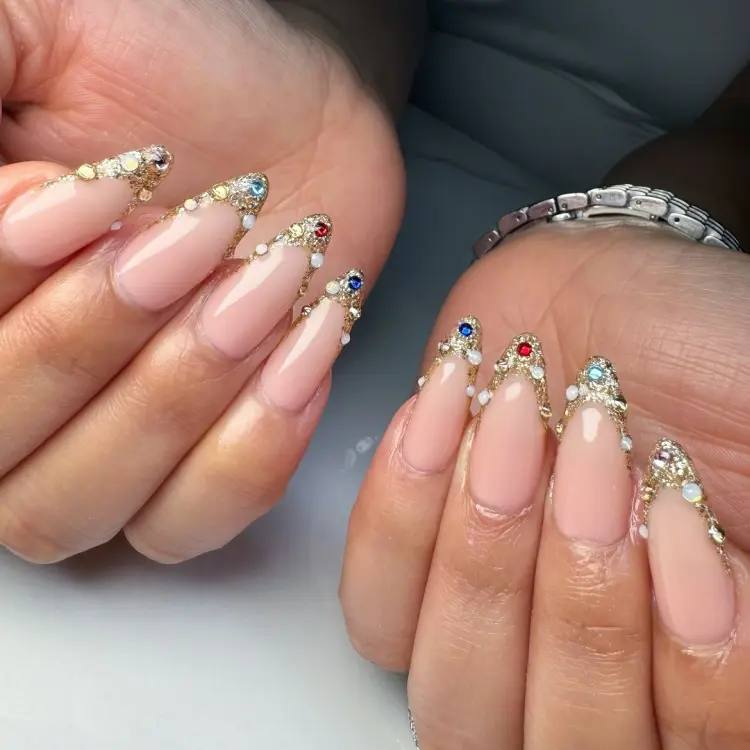 ongles tendance nail art nouvel an avec perles 