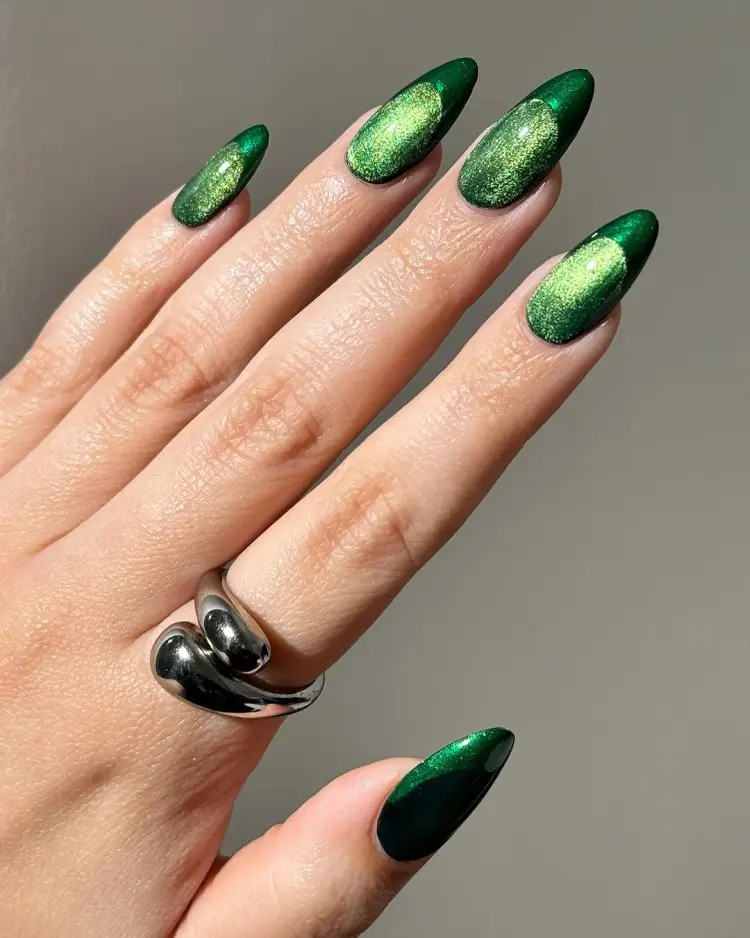 ongles tendance pour noël en vert sapin 