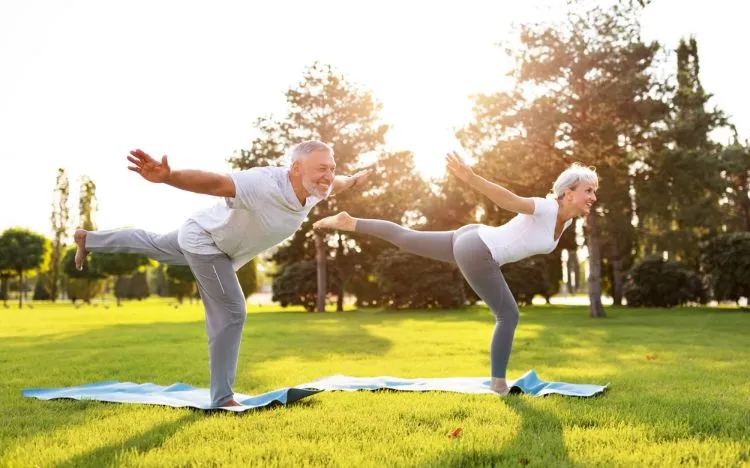 bienfaits du yoga pour les seniors,Bienfaits yoga seniors